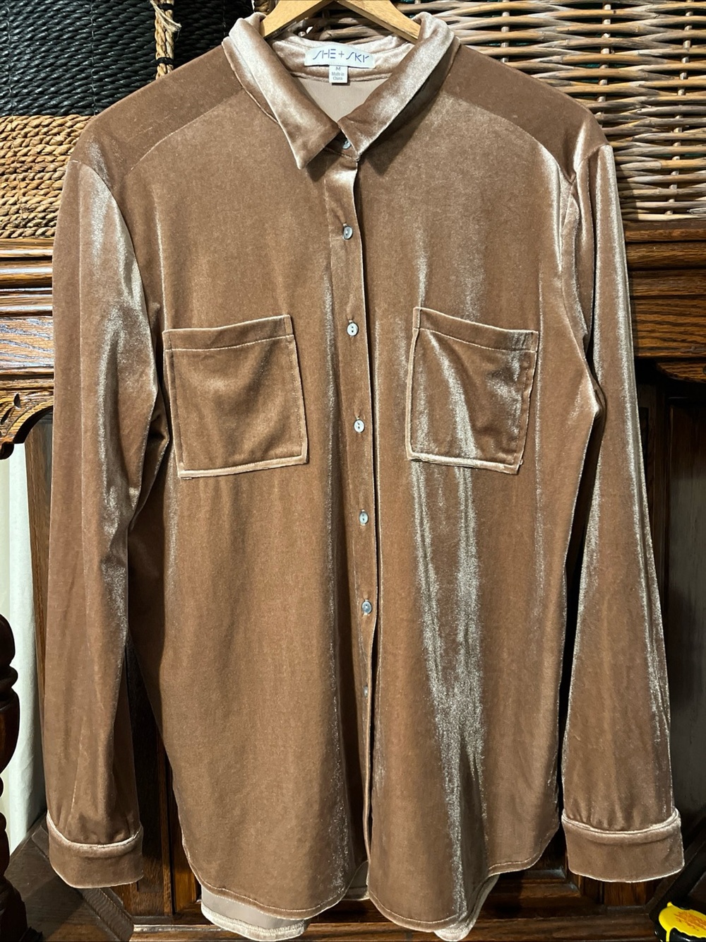 She + Sky women’s Velvet Button-front blouse in cocoa Brown